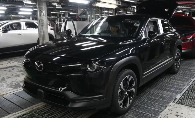 Mazda прекратила выпуск кроссовера MX-30 

Mazda з...