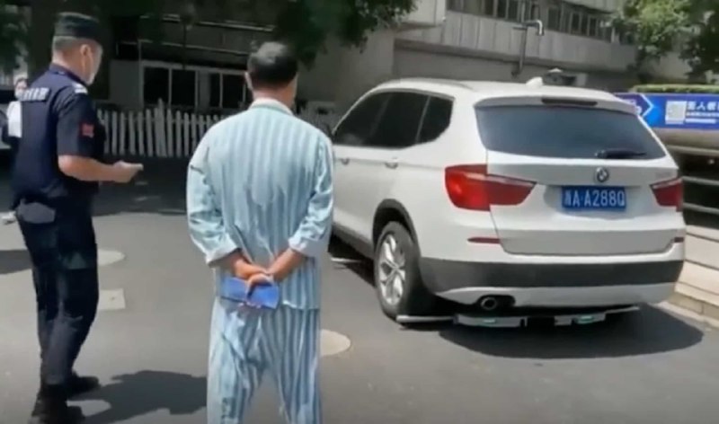 В Китае появился робот-эвакуатор, который сам нахо...