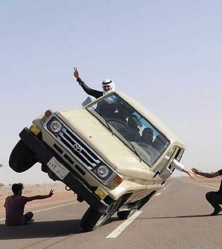 В начале 2000-х годов пустые шоссе Саудовской Арав... 1