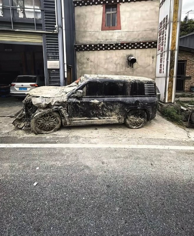 U8 попал под оползень

t.me/s/sochiautoparts

#soc... 1