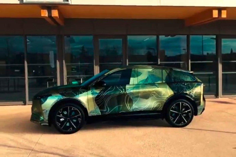 В сети появилось фото нового кроссовера DS 7

Прем...