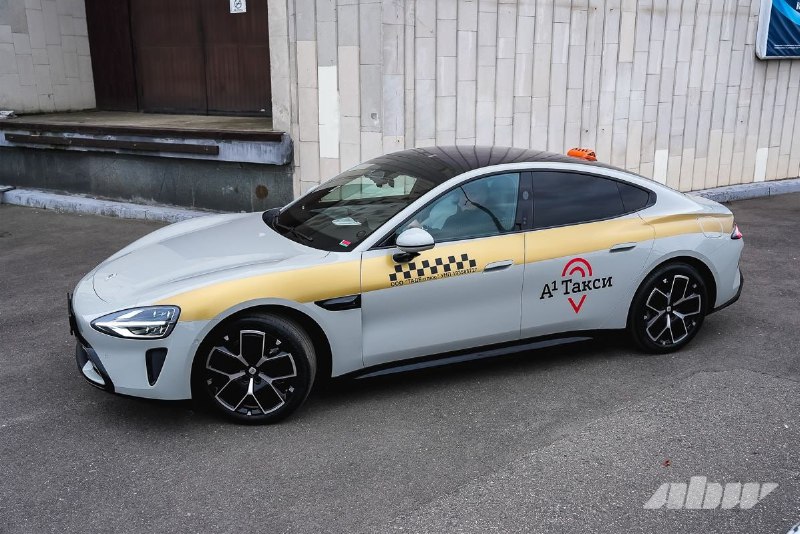 В такси Минска появился первый электромобиль Xiaom...