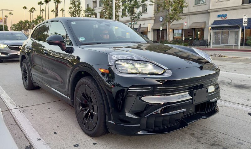 Porsche раскрыла характеристики батареи нового Cay...