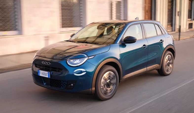 Fiat 600 получил бензиновую версию с «механикой»

...