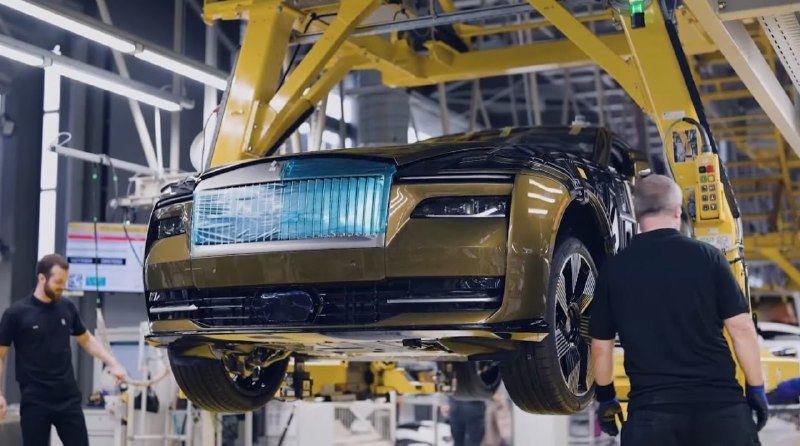 Rolls-Royce передумал полностью переходить на элек...