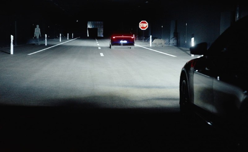 Mercedes-Benz открыл центр тестов светотехники 

M...