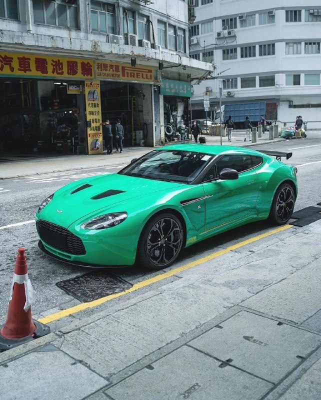 Aston Martin V12 Zagato

Двигатель: 6.0 V12
Мощнос...
