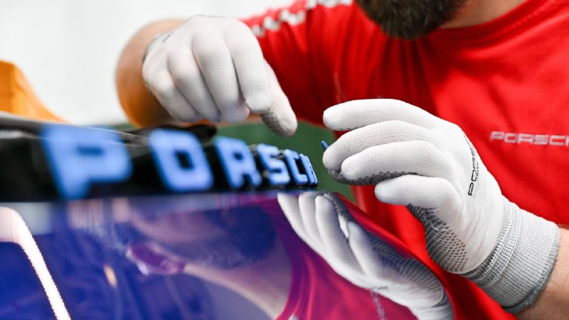 Компания Porsche запатентовала краску, меняющую цв...