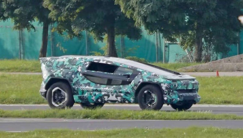 Саудовский электрокар Ceer заметили на тестах в Ев...