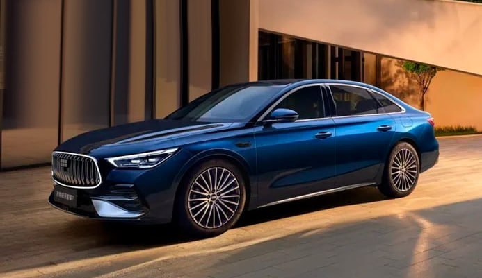 Geely представила гибридного конкурента Camry

Gee...