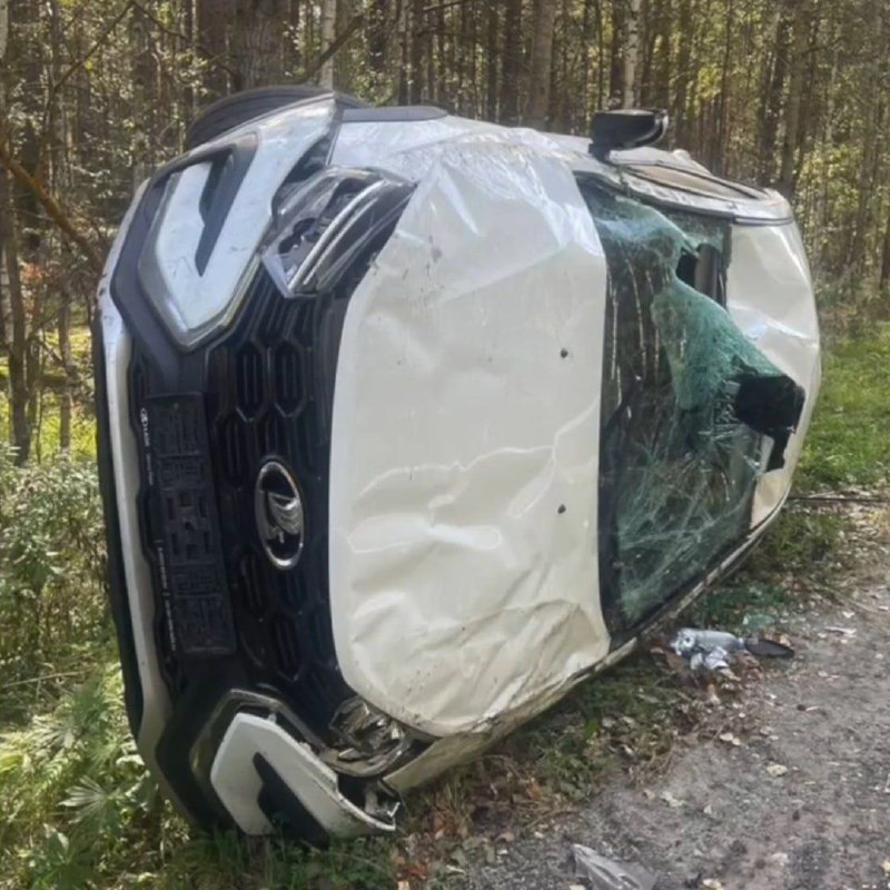 У Lada Vesta заклинило руль на трассе, из-за чего ... 1