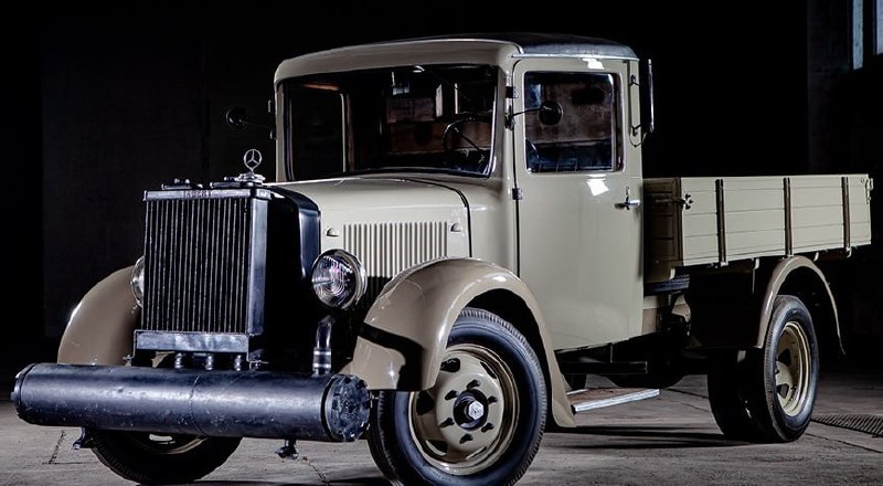 Mercedes-Benz восстановил уникальный грузовик 1937...