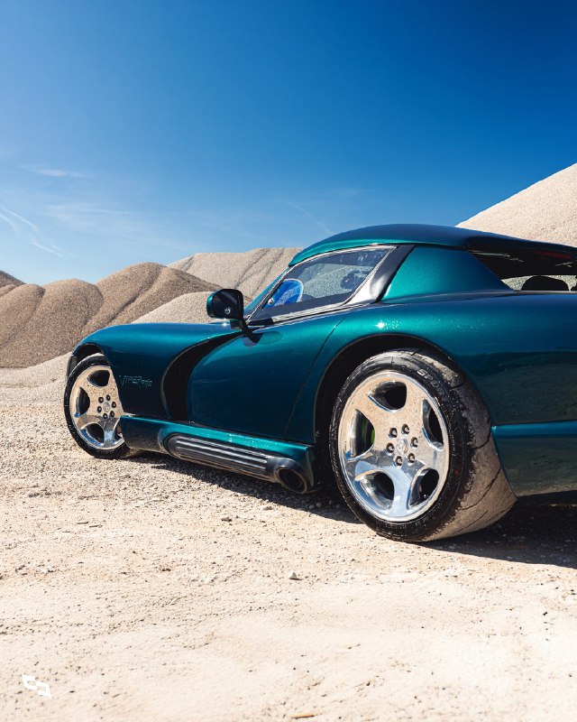 Dodge Viper RT/10 1994 года — это воплощение чисто...